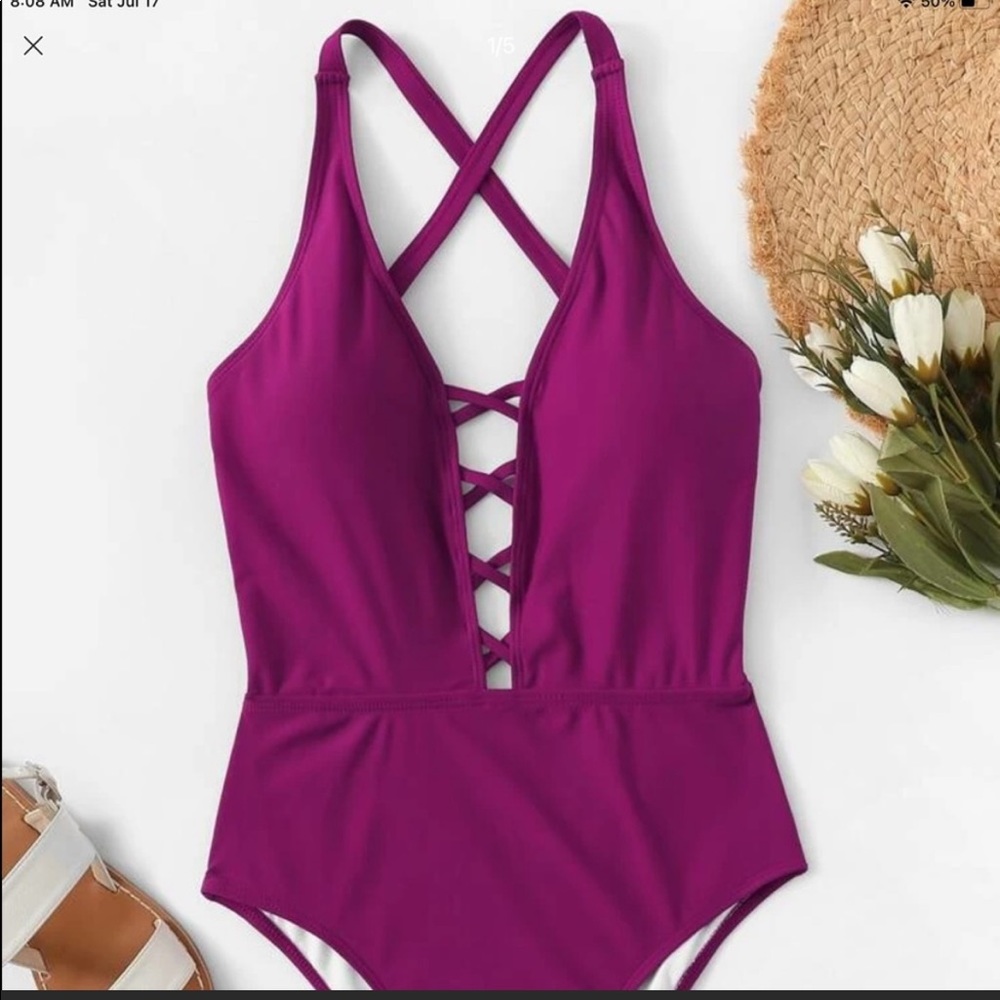 Gorgeous magenta one piece!! Sexy swimsuit 🩱size Small perfect beach vacay
